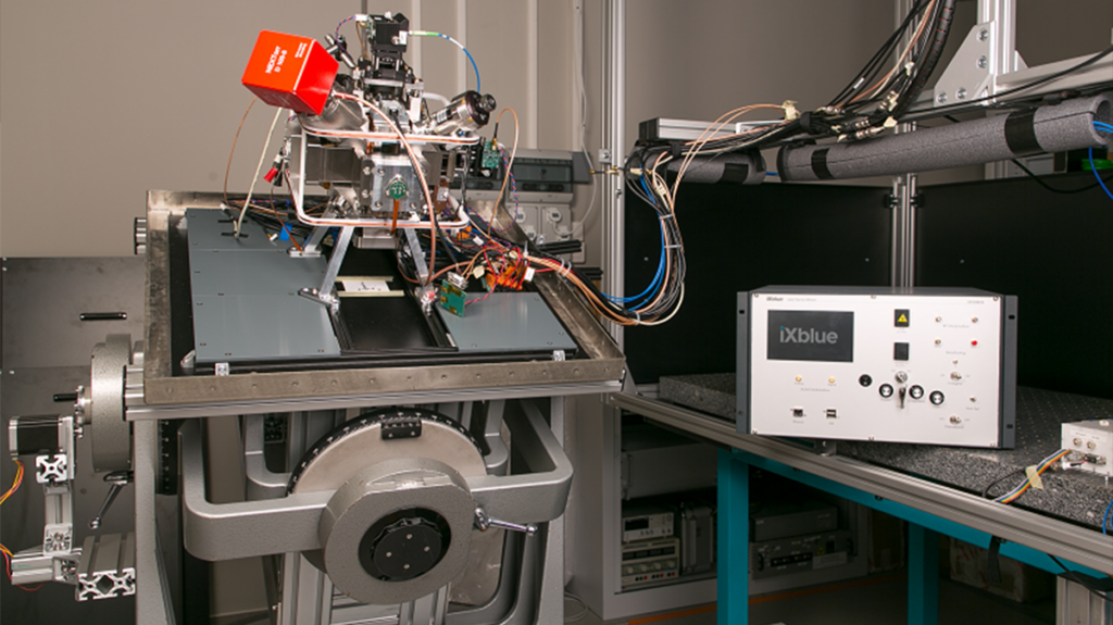 ModBox CS-SSB laser source for cold atoms accelerometers