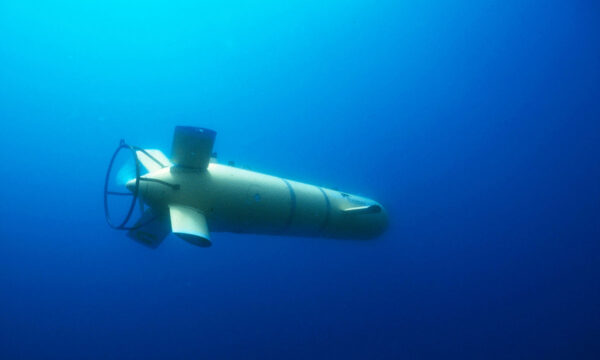 photo-auv-dugornay-olivier-2005–auv-asterx-en-subsurface–ifremer-323691200
